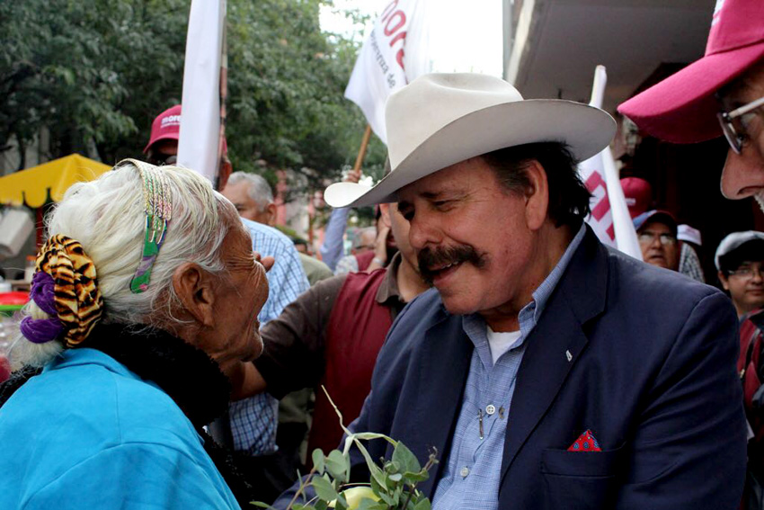 Armando Guadiana, candidato a la gubernatura de Coahuila por Morena, ofrece 5 mil pesos a quien ayude a encontrar bodegas con apoyos.
