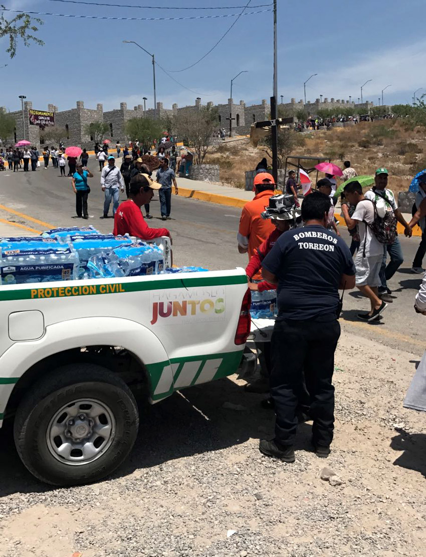 Protección Civil de Torreón, indicó que tras el Vía Crucis en el Cerro de las Noas atendieron a 127 personas por golpes de calor.