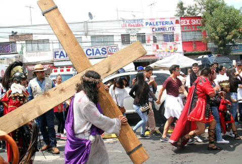 En el Pueblo de Santa Fe, delegación Álvaro Obregón, también se efectuó una representación con motivo de la Semana Santa.