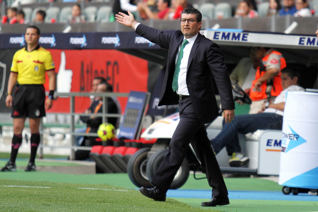 ‘Chepo’ de la Torre no se fue contento del Estadio Jalisco