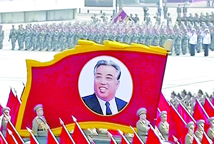 Gran desfile militar de hoy en honor del fundador de Corea del Norte, Kim Il-sung.