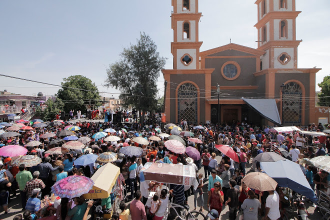 En Gómez Palacio, el Viacrucis de la Iglesia de Santa Rosa de Lima cumple 80 años de tradición.