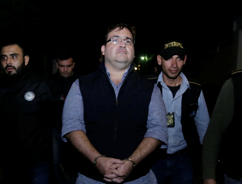 Duarte fue escoltado por la policía tras su detención en un hotel de Panajachel, Guatemala.