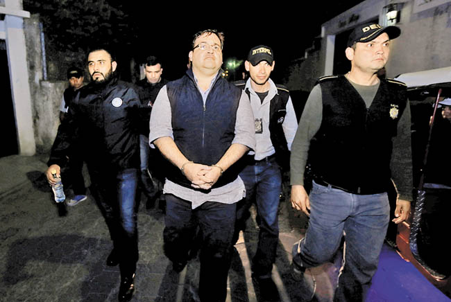 El ex mandatario veracruzano estuvo seis meses prófugo y era buscado en 190 países. 