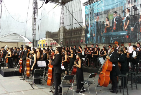 La Orquesta Filarmónica Juvenil "Armando Zayas" participó en el concierto "Celebrando el Centenario de Dámaso Pérez Prado", a ritmo de mambo, en el Zó