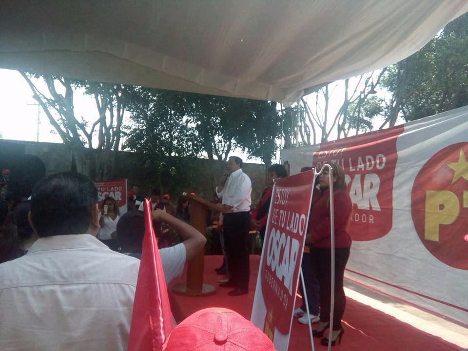 Óscar González Yáñez, candidato del PT, en Tepetlixpa.