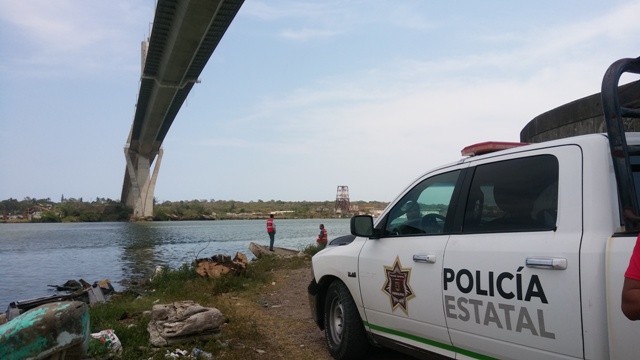 Suicidio en puente Tampico 