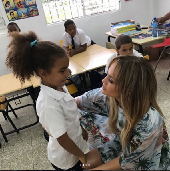 Jennifer Lopez convivió con los niños de la institución.