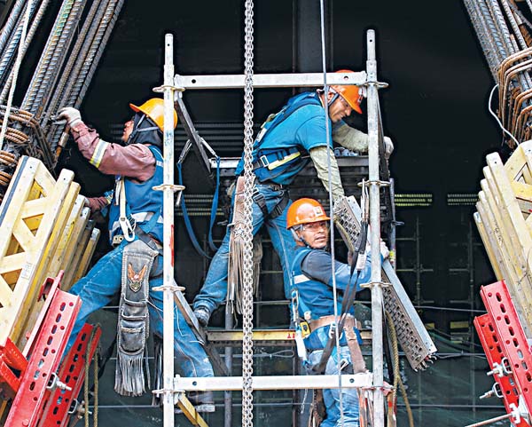 Los créditos otorgados a las constructoras en el primer bimestre cayeron 4.7%.
