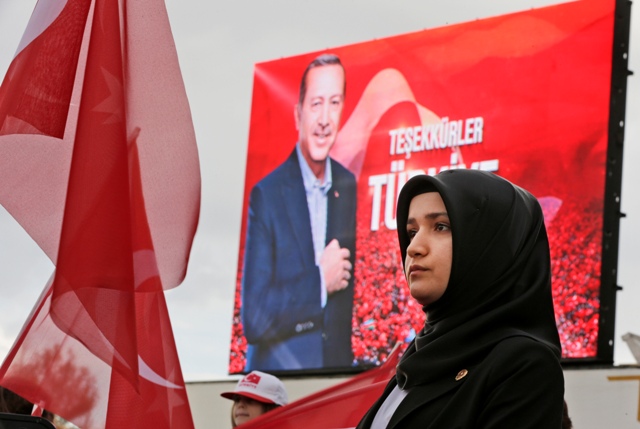 El Parlamento de Turquía aprobó prorrogar tres meses más el estado de emergencia.