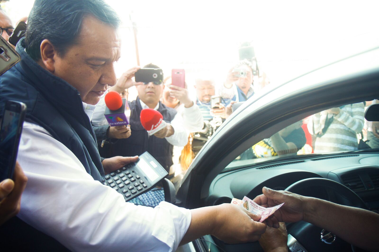Llevó a cabo un recorrido por gasolineras en la capital mexiquense