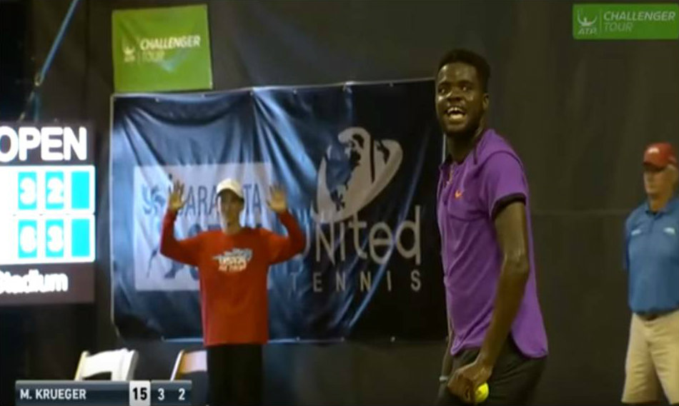 Interrumpen partido de tenis, tras escuchar ruidos de una pareja 