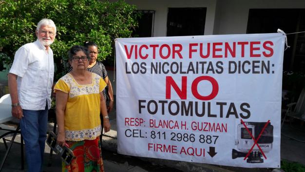 Esperan llegar a más de quinientas firmas en contra de las fotomultas.