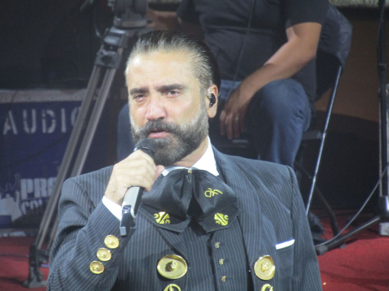 Presentó su gira 'Rompiendo Fronteras'.