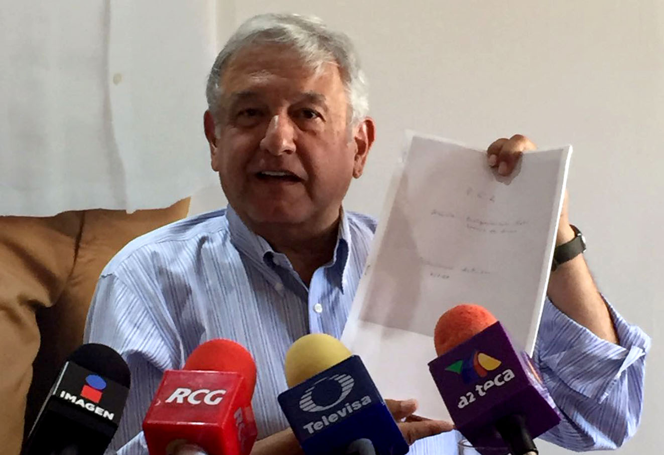 AMLO presentó documentos donde muestra la presunta exoneración del ex gobernador, Humberto Moreira.
