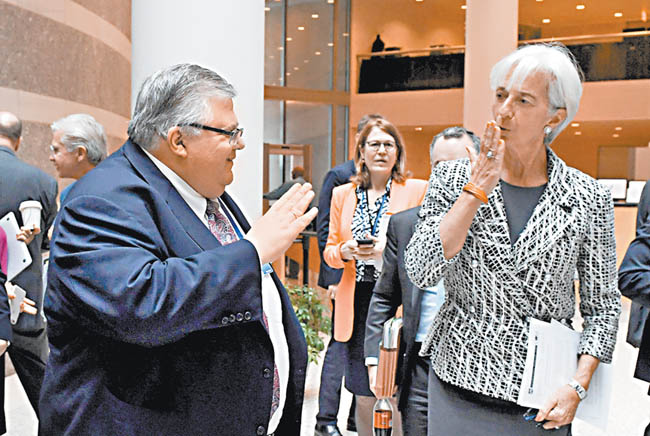 El gobernador del Banco de México y la directora gerente del FMI en las reuniones de primavera. 