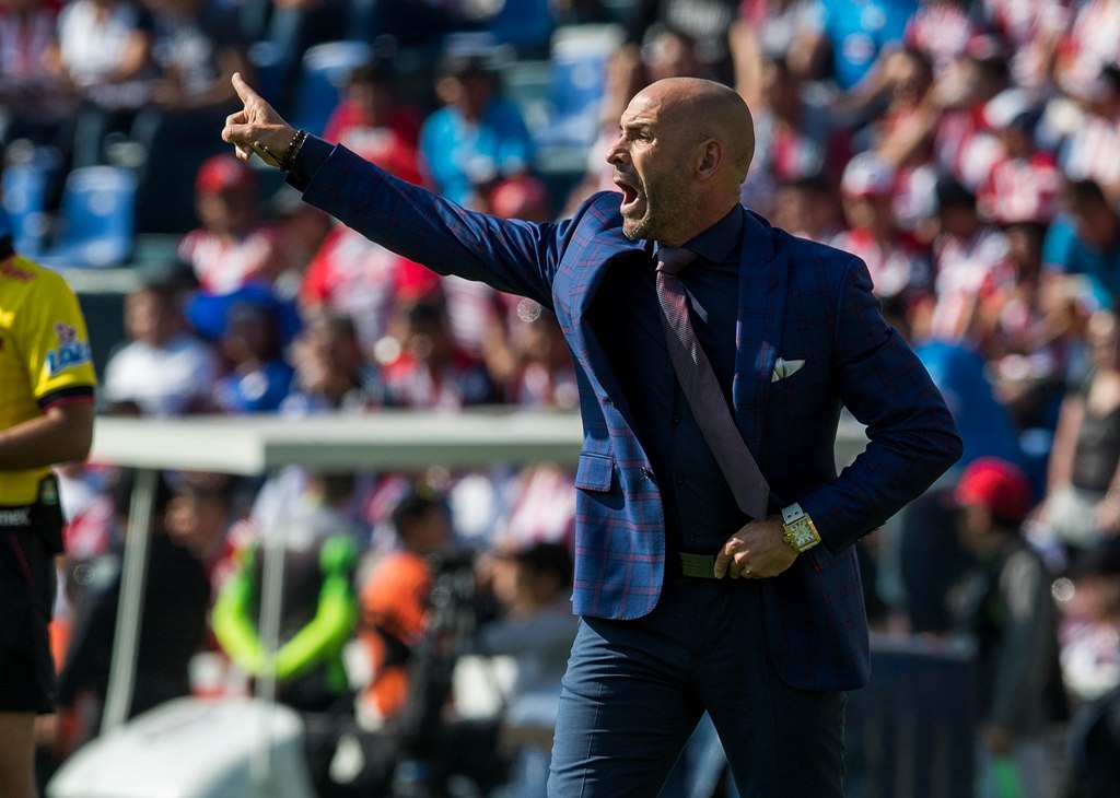 Paco Jémez afirma que cumplirá el contrato que lo vincula con Cruz Azul.