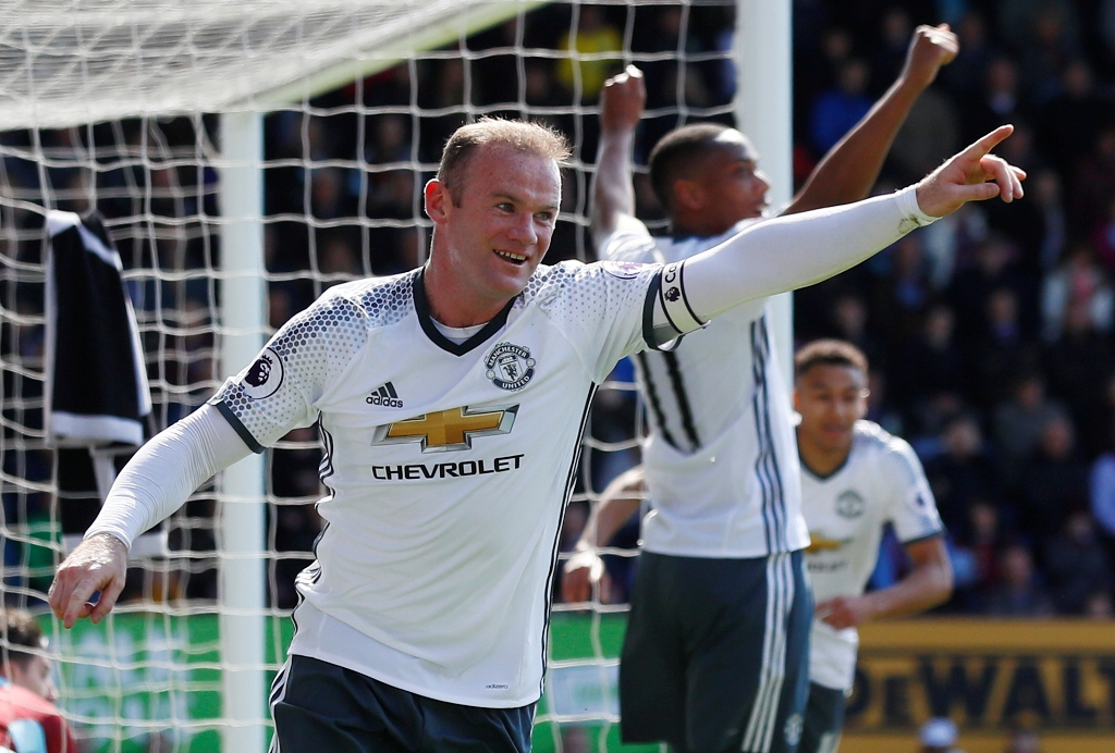 Wayne Rooney celebra el segundo gol anotado al Burnley.