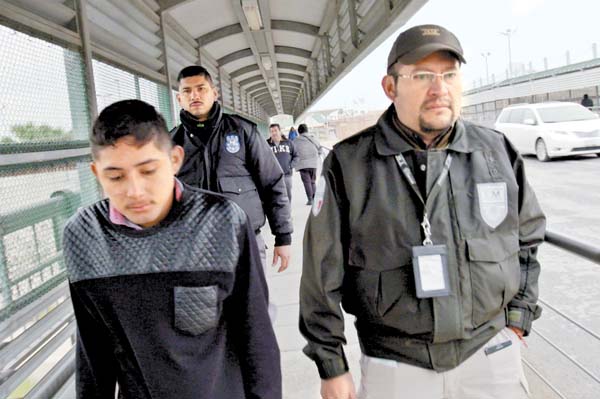A través de tres casos presentan la realidad de las fronteras.