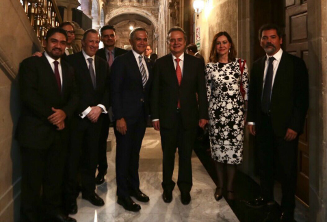 Funcionarios federales y locales, encabezados por los secretarios de Hacienda y de Energía, José Antonio Meade y Pedro Joaquín Coldwell, así como el j
