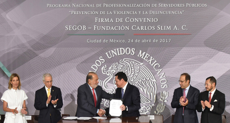 El Secretario de Gobernación, Miguel Ángel Osorio Chong, y el presidente de la Fundación Carlos Slim A.C., Carlos Slim Helú, firmaron un convenio de c