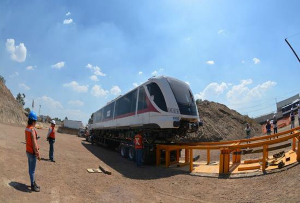 El tren Metrópolis se compone de tres carros equipados con aire acondicionado.