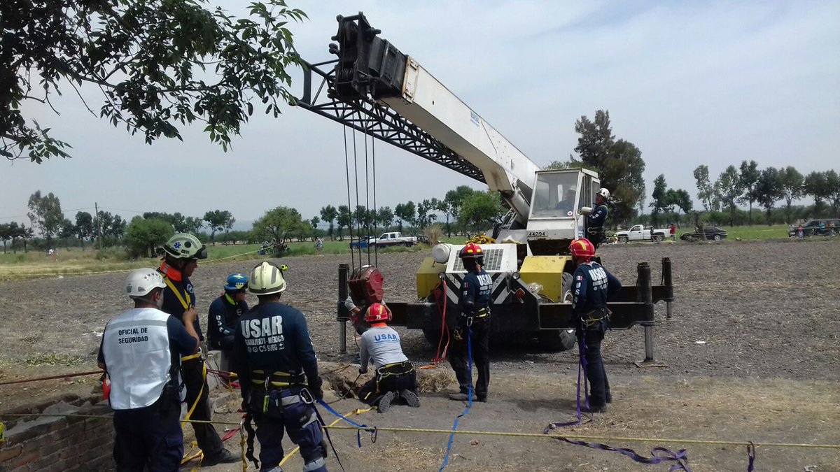 Con el apoyo de cámaras y equipo para excavaciones profundas, se ubicó el cuerpo del menor de 3 años. 