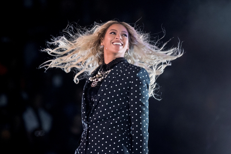 Beyoncé inicia el proyecto Becas Formation Scholars. 