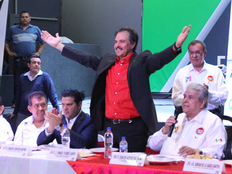 El dirigente de la CTM en Nuevo León, Ismael Flores Cantú. 