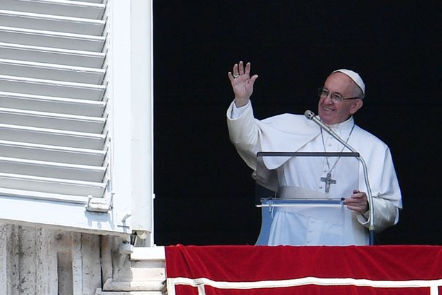 El papa Francisco desde la Basílica de San Pedro.