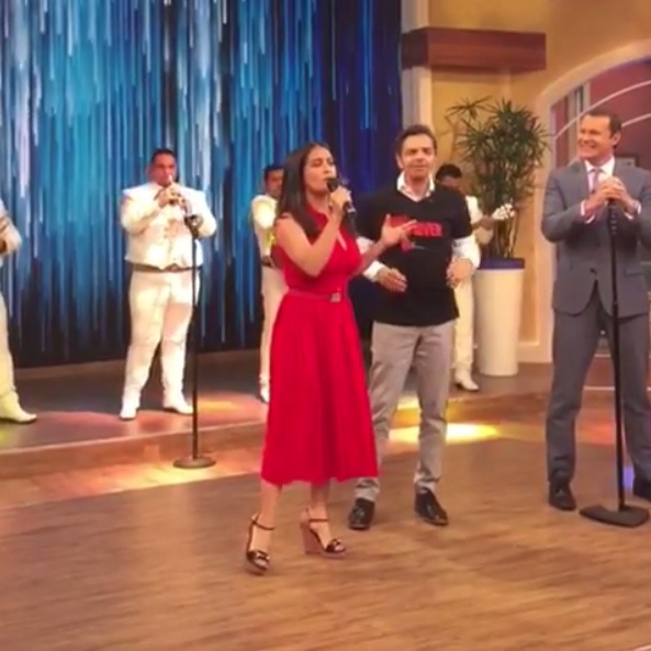 La cantante interpretó un tema de Rocío Durcal.