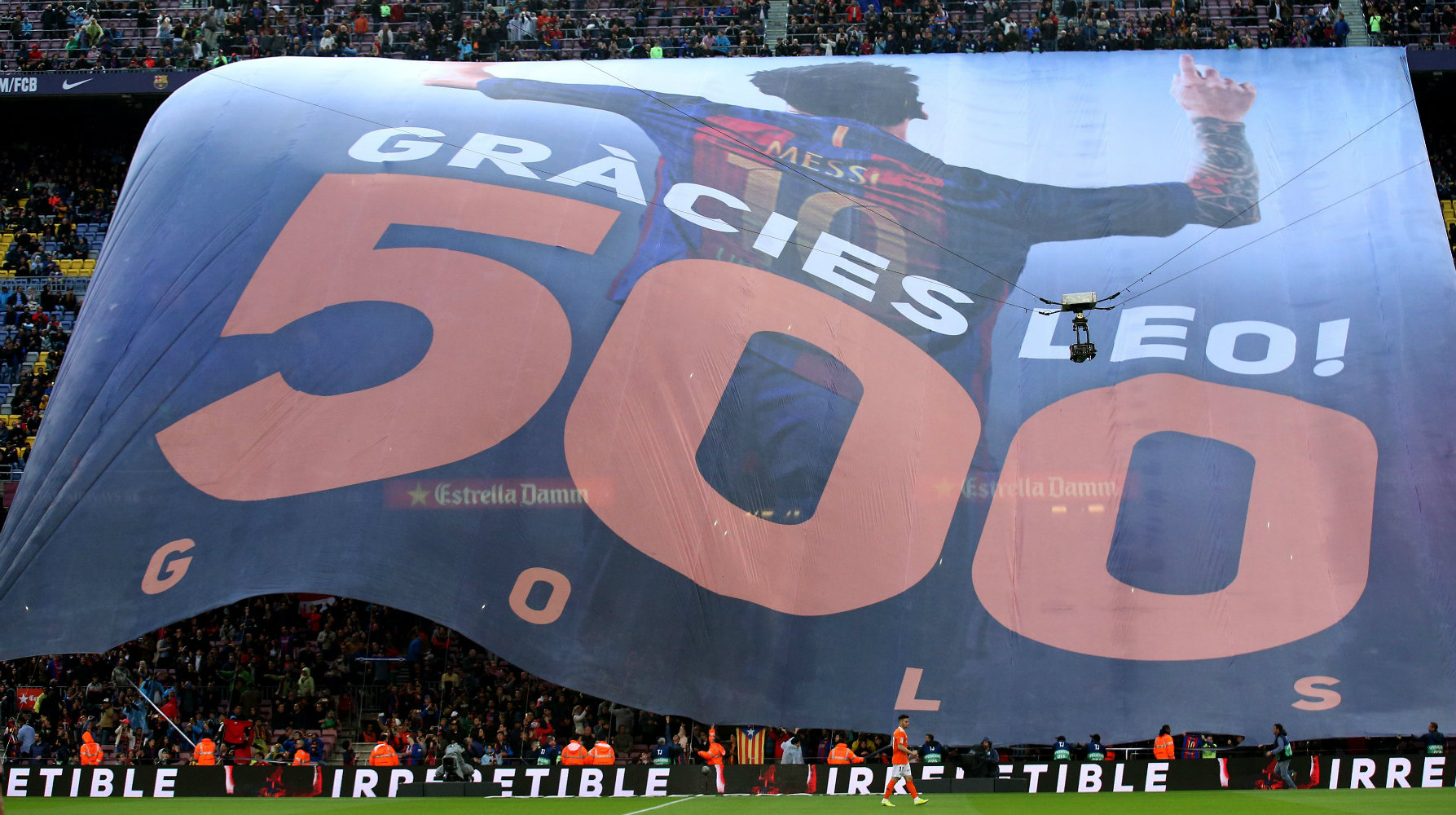 Camp Nou rinde homenaje a Messi por sus 500 goles 