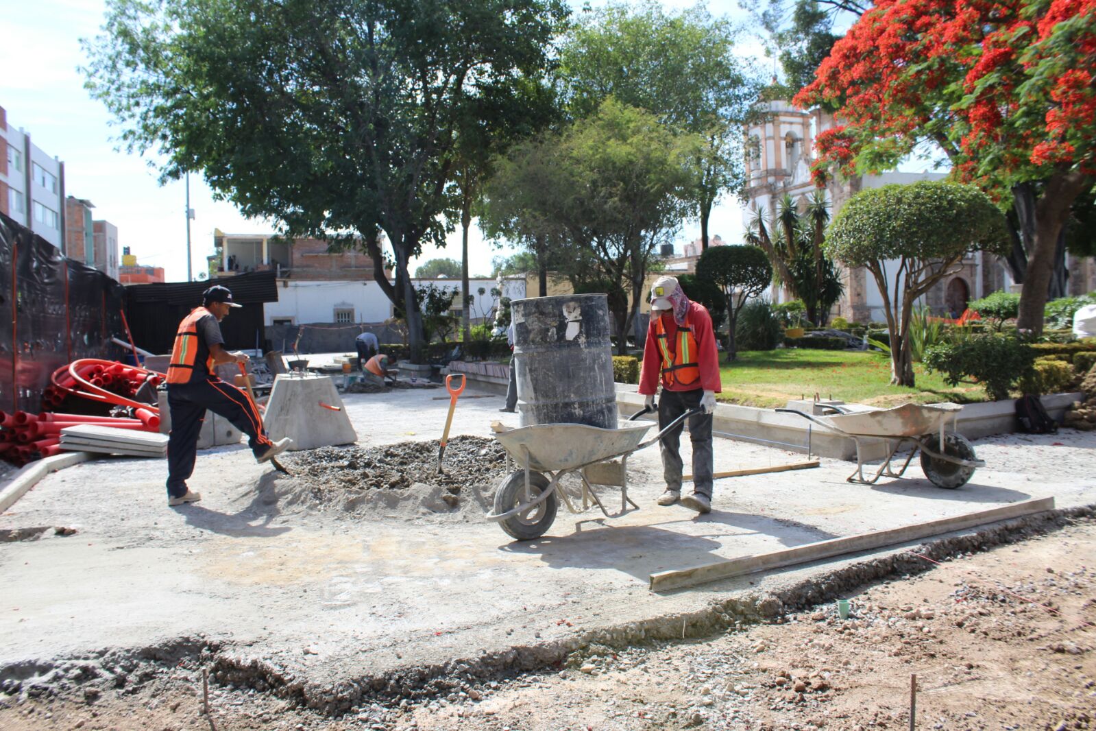 Comerciantes señalan que los trabajos de la obra, les ha afectado en ventas. 