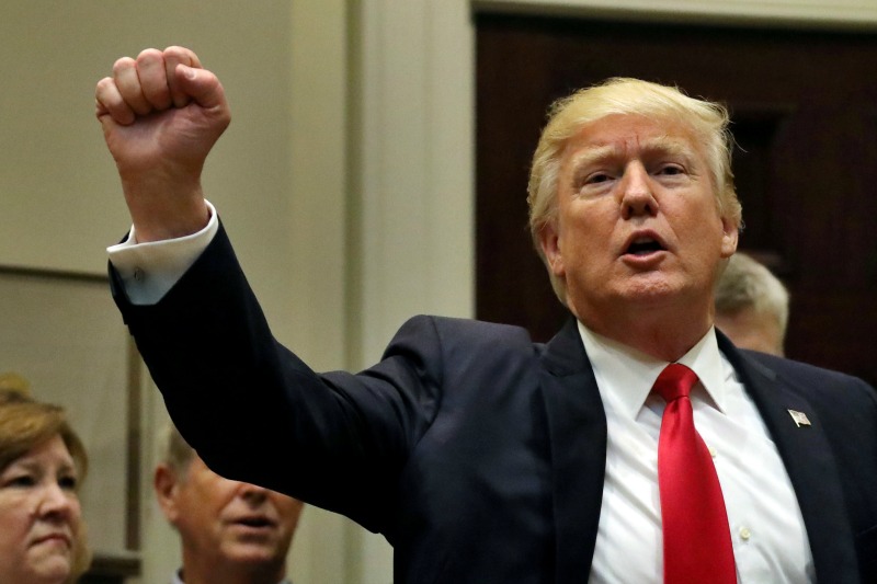 El gobierno de Trump advirtió que la intervención militar es "una opción que está sobre la mesa".
