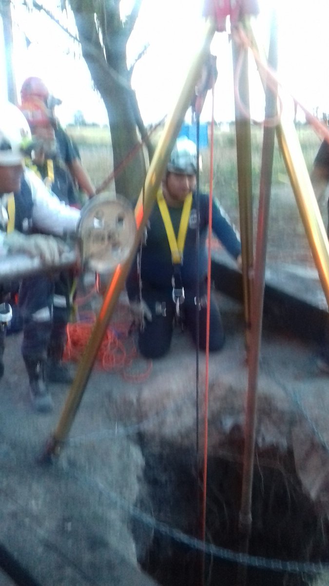 El lunes se localizó el cuerpo del menor, pero a las 04:20 horas de hoy se realizaron las labores de rescate. 