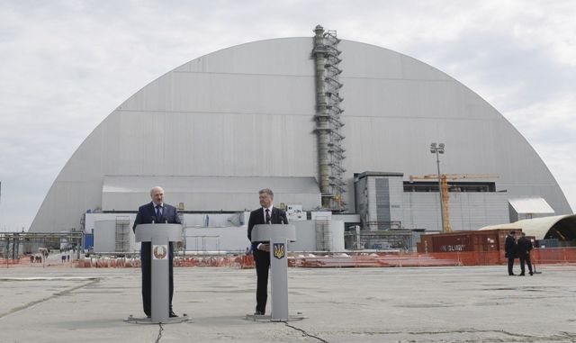 El presidente ucraniano Petro Poroshenko visitó la central de Chernóbil con su homólogo bielorruso, Alexander Lukashenko.