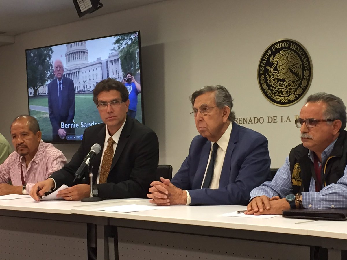 El senador Armado Ríos Piter y el ex candidato presidencial, Cuauhtémoc Cárdenas, presentaron una iniciativa para igualar el salario mínimo al de Esta