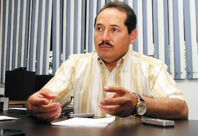Detienen a ex alcalde de Temixco, Miguel Ángel Colín, por presunto peculado. 