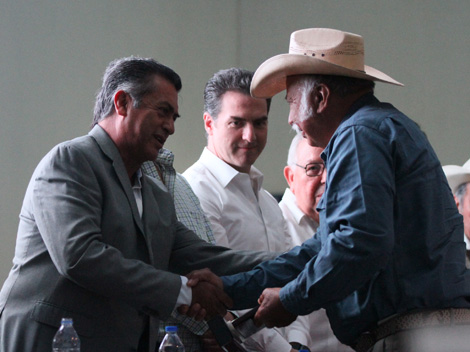El gobernador acudió a la LXXIII Asamblea General Ordinaria de la Unión Ganadera Regional de Nuevo León, en la Expo Guadalupe. 