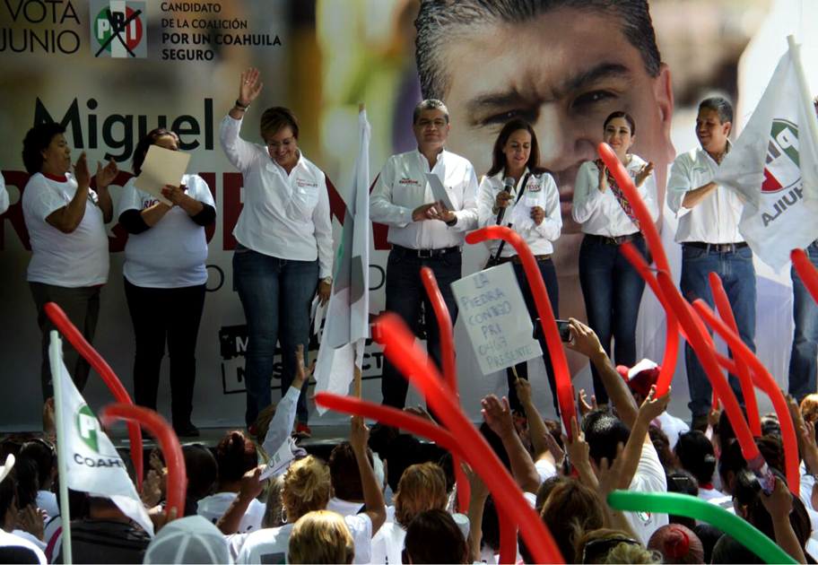 Miguel Riquelme, candidato del PRI a la gubernatura de Coahuila en el municipio de Múzquiz.