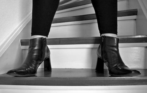 Los tacones para hombre cada vez son más populares. 