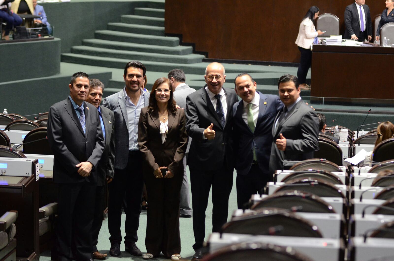 Miembros de la Junta de Gobierno y Coordinación Política, en representación de la LXIII Legislatura de Guanajuato, con diputados federales.
