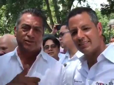 Los gobernadores de Oaxaca y Nuevo León, Alejandro Murat y Jaime Rodríguez, respectivamente, disfrutaron un raspado en el Centro Histórico de la ciuda