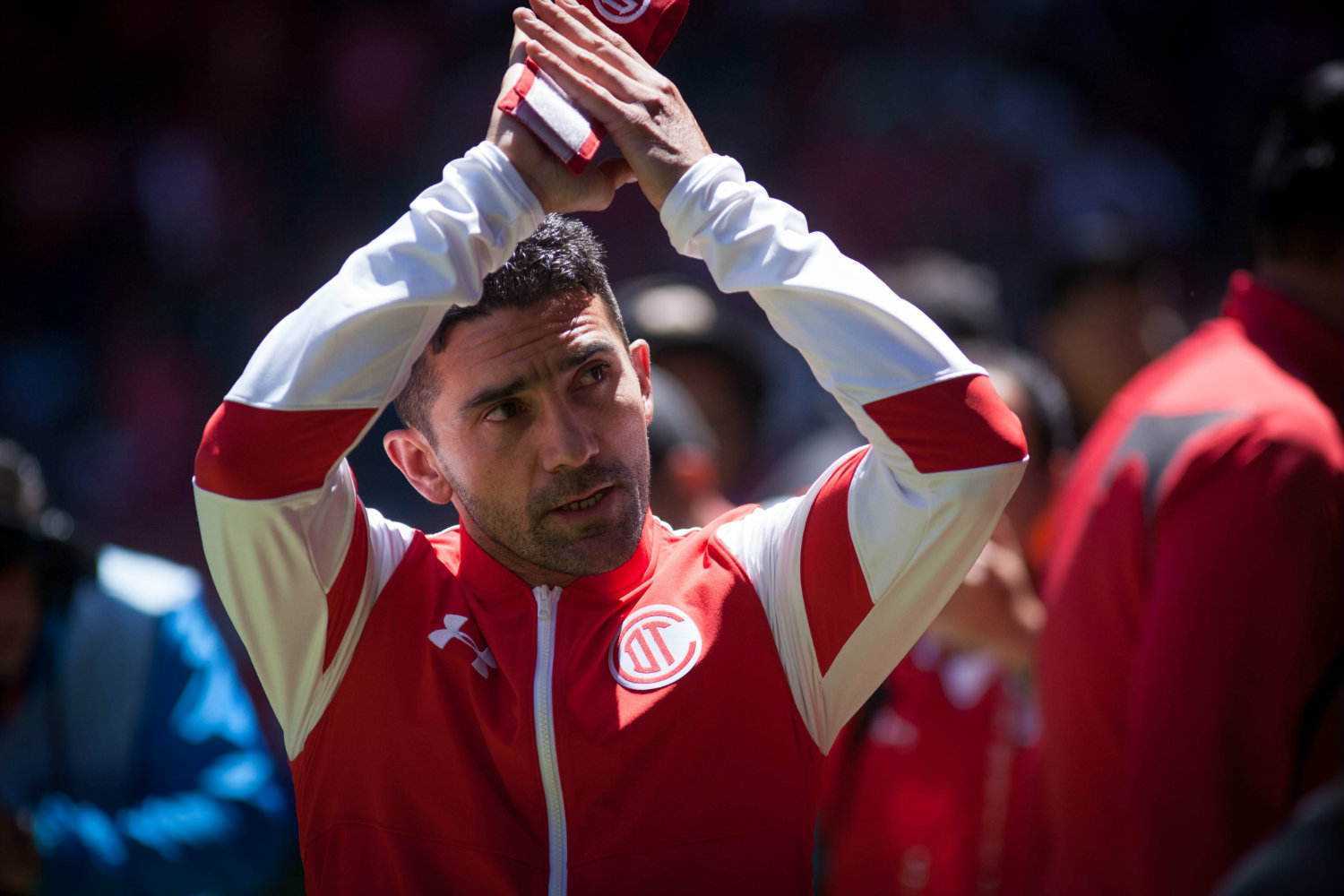 Sinha recibe homenaje en casa 