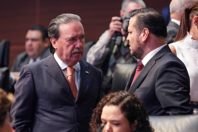 Los coordinadores parlamentarios del PRI y PAN en el Senado, Emilio Gamboa y Fernando Herrera. 