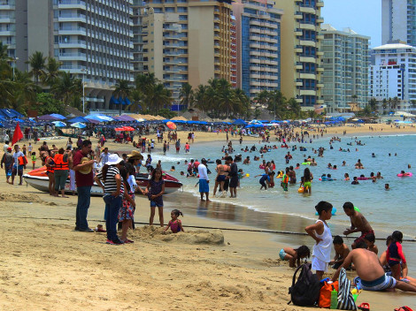 En el fin de semana largo llegaron al pueto de Acapulco más de 130 mil turistas.