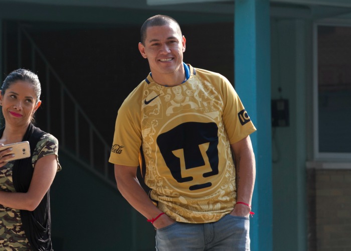 El jugador paraguayo visitó la escuela primaria Chipre.