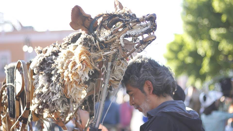 Las máscaras sirvieron para que los niños participaran en la obra.