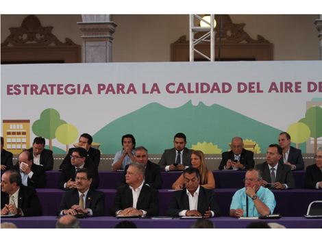 El Estado presentó el programa "Estrategias para la calidad del aire de Nuevo León", en las que participaron 35 organismos, tanto privados como de la 