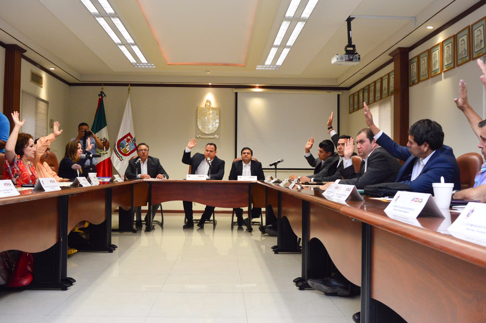 La petición fue aprobada por unanimidad. 